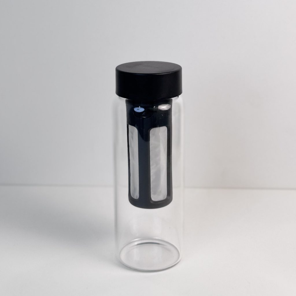 Bình pha Cold Brew FivCafe giúp bạn dễ dàng ủ cà phê lạnh tại nhà, cho ra ly cà phê êm dịu và ít đắng.