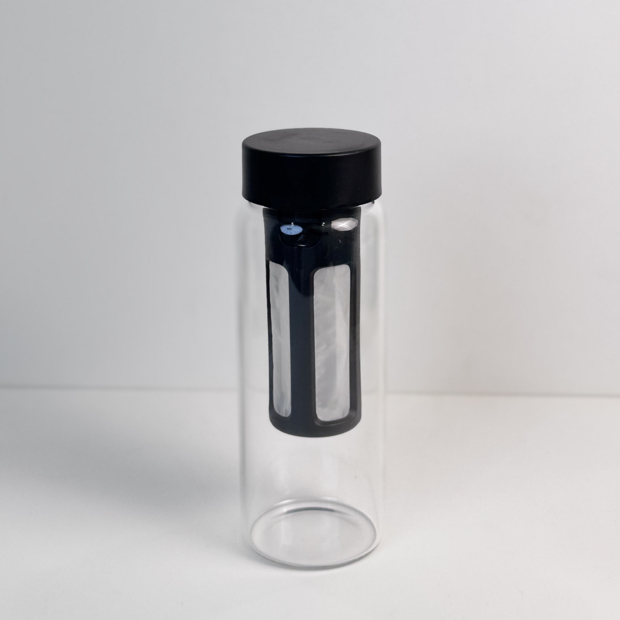 cà phê sữa fivcafé Bình pha Cold Brew FivCafe giúp bạn dễ dàng ủ cà phê lạnh tại nhà, cho ra ly cà phê êm dịu và ít đắng.