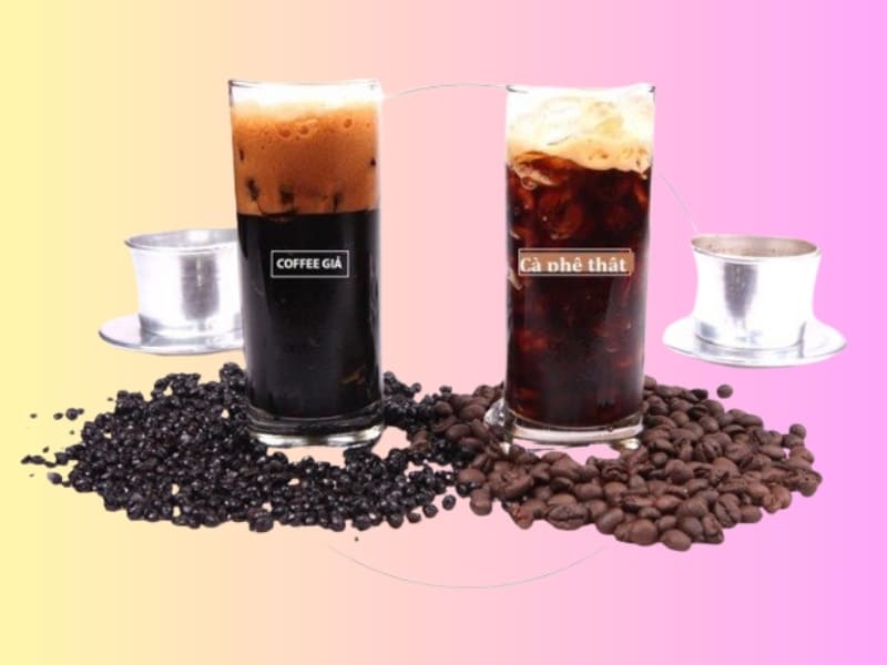 Phân biệt giữa cà phê nguyên chất và cà phê pha trộn Cách dễ nhận biết nhất là cà phê nguyên chất thường nhẹ, xốp và ít bám tay hơn so với loại chứa đậu nành hoặc bắp rang cháy. Trong khi đó, cà phê pha tạp thường có màu đen đậm bất thường, mùi thơm nồng gắt do hương liệu và vị đắng khét khi uống.