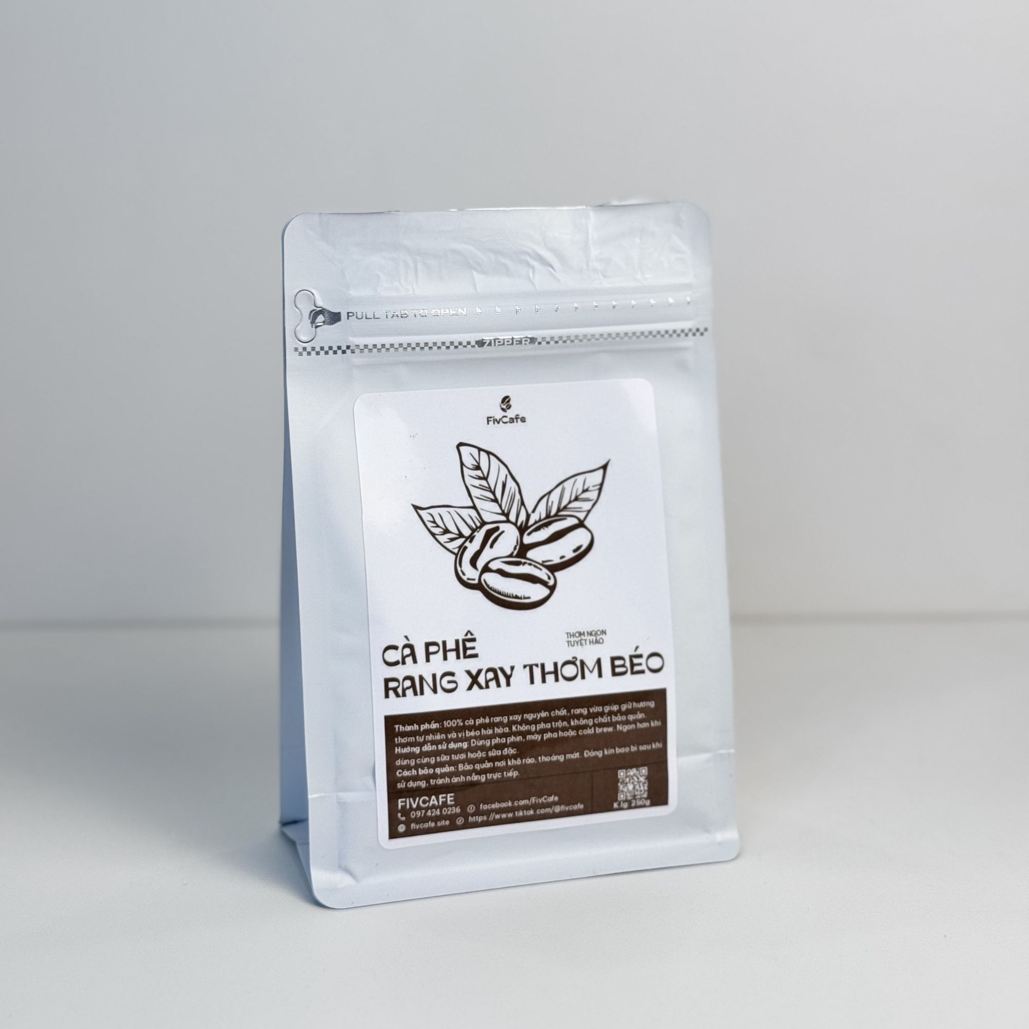 Cà phê rang xay thơm béo FivCafe Cà phê rang xay thơm béo FivCafe mang hương thơm dịu nhẹ hòa quyện cùng vị béo tự nhiên, tạo cảm giác mượt mà khi thưởng thức.