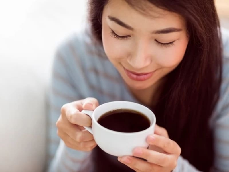 Những tác động gì sẽ diễn ra khi mỗi ngày bạn uống cà phê?  Khi được sử dụng điều độ, cà phê mỗi ngày có thể mang lại nhiều lợi ích cho sức khỏe và tinh thần. Caffeine giúp tăng khả năng tập trung, hỗ trợ trí nhớ và cải thiện hiệu suất làm việc trong suốt ngày dài. 