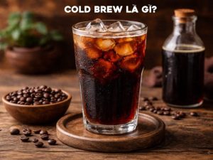 Cold Brew là gì mà ngày càng xuất hiện nhiều trong các quán cà phê hiện đại? Đây là phương pháp ủ cà phê bằng nước lạnh trong thời gian dài, tạo nên hương vị êm dịu, ít đắng và thanh mát.