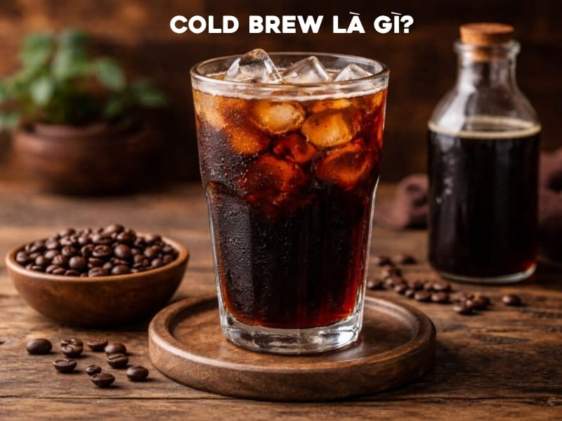Cold Brew là gì mà ngày càng xuất hiện nhiều trong các quán cà phê hiện đại? Đây là phương pháp ủ cà phê bằng nước lạnh trong thời gian dài, tạo nên hương vị êm dịu, ít đắng và thanh mát.