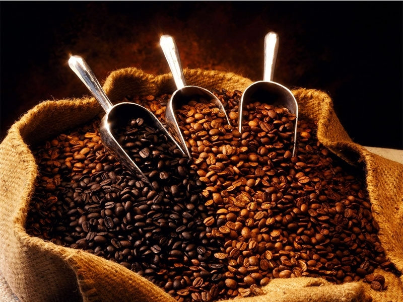 3. Cafe Blend – Cân bằng và dễ uống Khi được hỏi cafe pha phin loại nào ngon nhất, rất nhiều người lựa chọn Blend. Đây là sự kết hợp giữa Robusta và Arabica để tạo nên hương vị cân bằng.