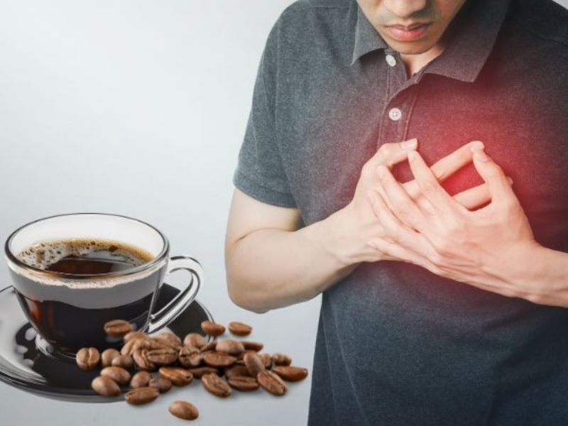 Uống Cà Phê Mỗi Ngày Có Hại Không? Giải Đáp Từ Chuyên Gia Tim đập nhanh Tiêu thụ quá nhiều caffeine có thể làm tim đập nhanh hoặc gây cảm giác hồi hộp ở một số người. Nếu thường xuyên gặp tình trạng này, bạn nên giảm lượng cà phê sử dụng mỗi ngày.
