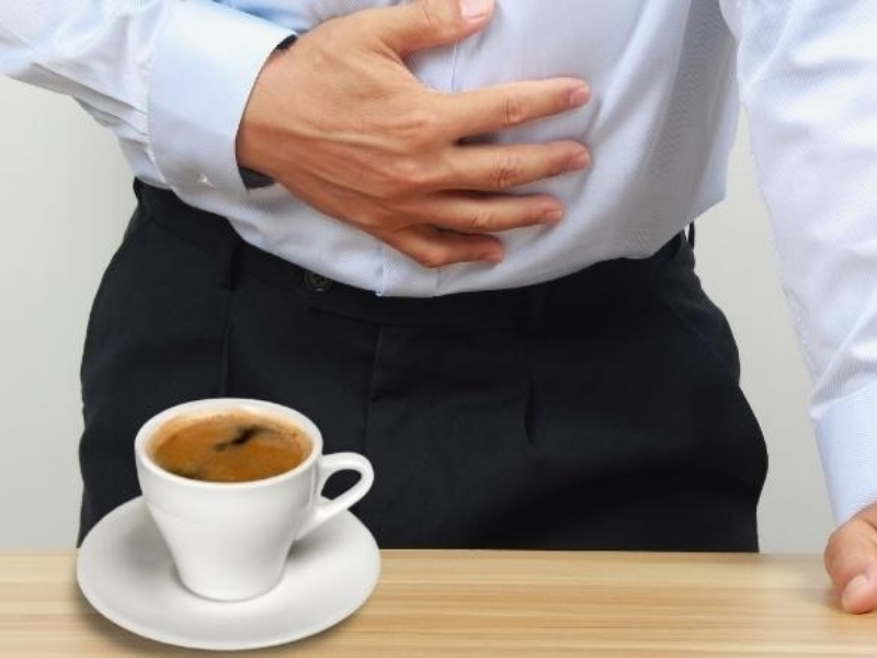 Uống Cà Phê Mỗi Ngày Có Hại Không? Giải Đáp Từ Chuyên Gia Ảnh hưởng dạ dày Uống cà phê khi bụng đói hoặc quá nhiều trong ngày có thể làm tăng tiết axit dạ dày, gây khó chịu hoặc làm nặng thêm tình trạng trào ngược ở người nhạy cảm.