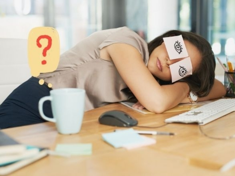 Uống Cà Phê Mỗi Ngày Có Hại Không? Giải Đáp Từ Chuyên Gia Người mất ngủ Người dễ mất ngủ nên hạn chế uống cà phê vào buổi chiều và buổi tối. Ưu tiên uống vào buổi sáng sẽ giúp giảm ảnh hưởng đến chất lượng giấc ngủ.