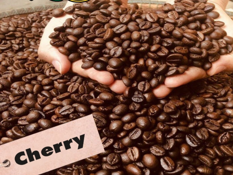 Hình dáng hạt đặc trưng

Sau khi sơ chế, hạt Cherry có hình dáng tương tự hạt cà phê thông thường, với kích thước thay đổi tùy giống và cách chế biến. Vì vậy, khó nhận biết Cherry chỉ bằng hình dáng mà cần xem thêm thông tin về giống và nguồn gốc.