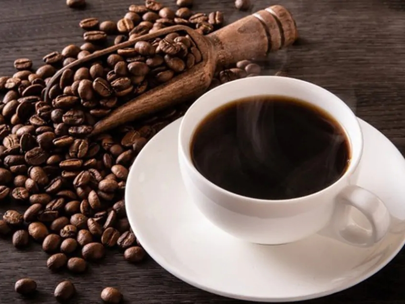 Cà phê có tăng huyết áp không? Hiểu đúng để uống hợp lý Cà phê đen vẫn chứa caffeine
Không thêm đường hay sữa không có nghĩa cà phê đen không chứa caffeine. Vì vậy, người nhạy cảm với caffeine vẫn có thể nhận thấy huyết áp thay đổi sau khi uống.