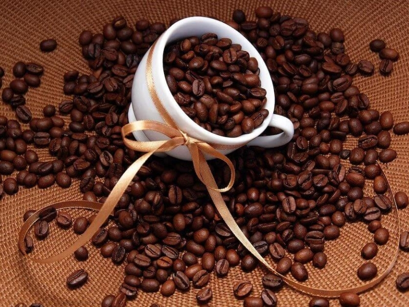 Vì sao Moka được yêu thích? Cà phê Moka được yêu thích nhờ hương thơm nổi bật, vị chua thanh và hậu vị tinh tế. Đây là lựa chọn phù hợp với người muốn khám phá cà phê theo hướng nhẹ nhàng, thay vì chỉ tập trung vào vị đắng và độ đậm.