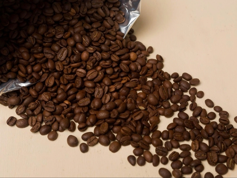Cách Nhận Biết Cà Phê Nguyên Chất Chính Xác, Dễ Áp Dụng Hạt cà phê tuyển chọn FivCafe lựa chọn những hạt cà phê chất lượng từ các vùng nguyên liệu uy tín tại Việt Nam. Mỗi lô hạt đều được sàng lọc kỹ lưỡng nhằm đảm bảo hương thơm tự nhiên, chất lượng ổn định và trải nghiệm thưởng thức tốt nhất.